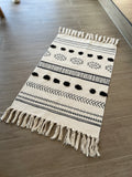 Alfombra Bajada Rectangular Negro Pompón Tipo Kelim 100x60cms