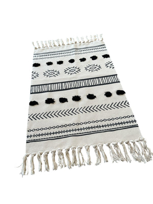 Alfombra Bajada Rectangular Negro Pompón Tipo Kelim 100x60cms